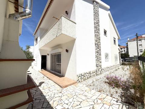 Moradia V6 com Garagem Centro da Cidade