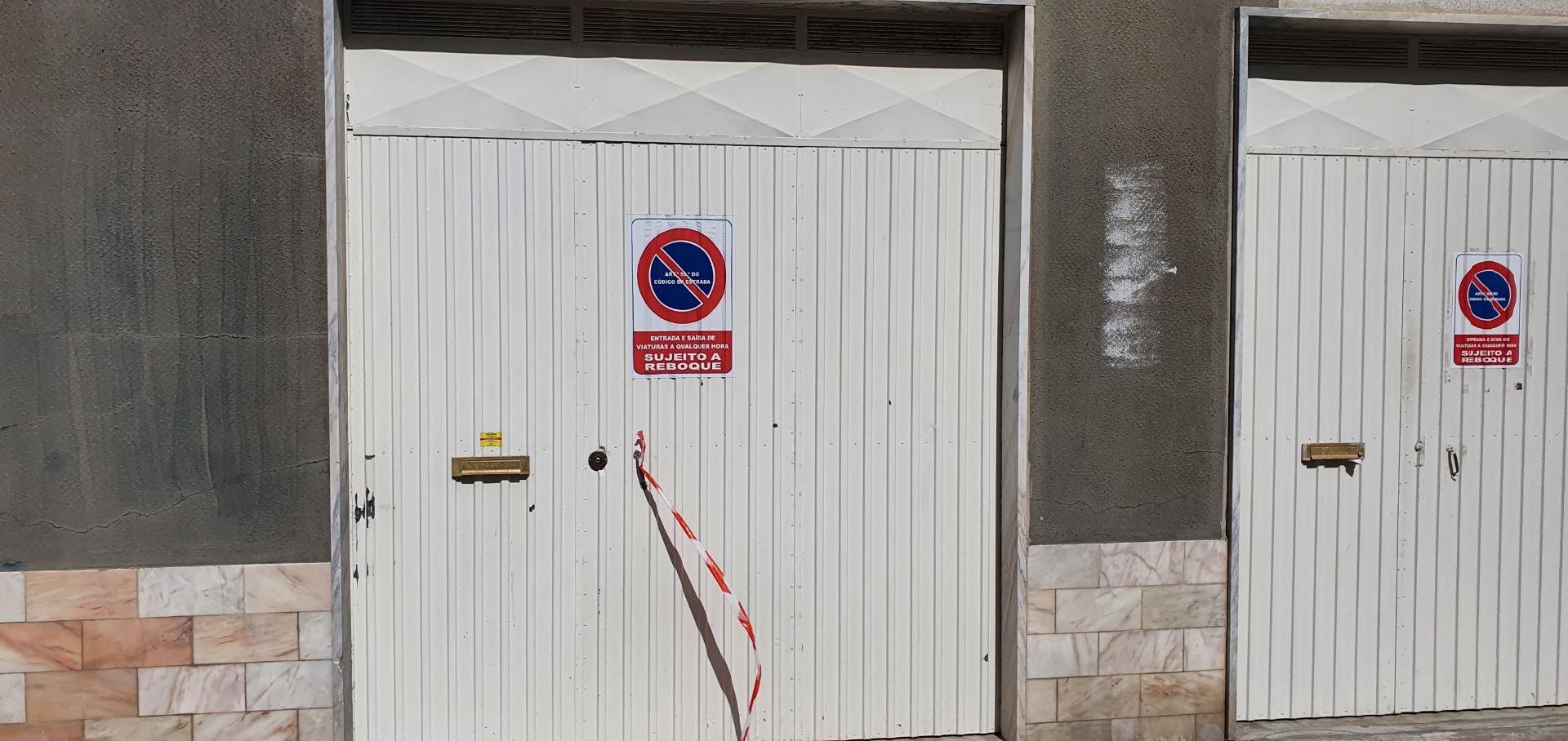 Garagem localizada no centro da cidade