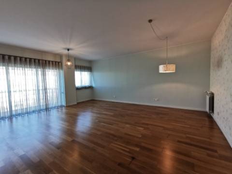 T2 C/Parqueamento Laranjeiras