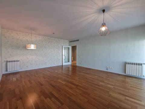 T2 C/Parqueamento Laranjeiras