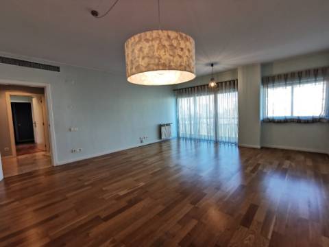 T2 C/Parqueamento Laranjeiras