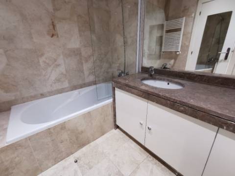 T2 C/Parqueamento Laranjeiras