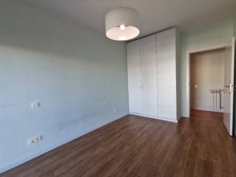 T2 C/Parqueamento Laranjeiras