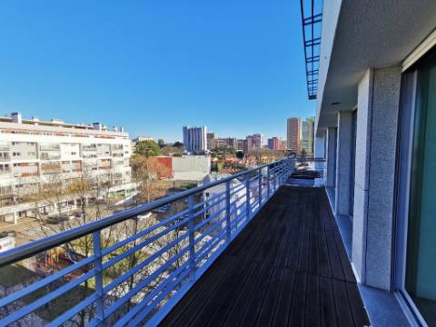 T2 C/Parqueamento Laranjeiras