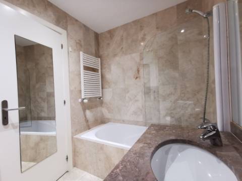 T2 C/Parqueamento Laranjeiras