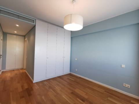 T2 C/Parqueamento Laranjeiras