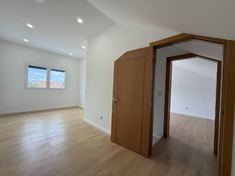 Moradia T2 Nova c/ Garagem aberta