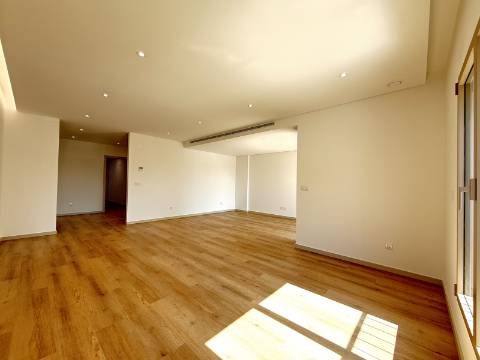 T3 Novo com terraço de 94m2