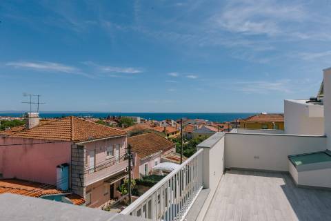 Viva com Estilo em Cascais: Moradia T3+1 com Design Moderno