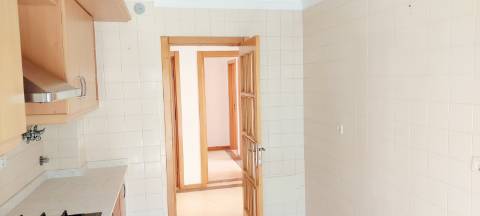 Apartamento T2 com arrecadação - Charneca da Caparica