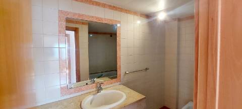 Apartamento T2 com arrecadação - Charneca da Caparica