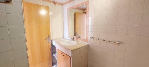 Apartamento T2 com arrecadação - Charneca da Caparica