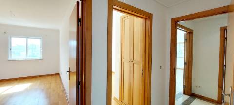 Apartamento T2 com arrecadação - Charneca da Caparica