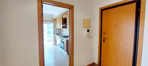 Apartamento T2 com arrecadação - Charneca da Caparica