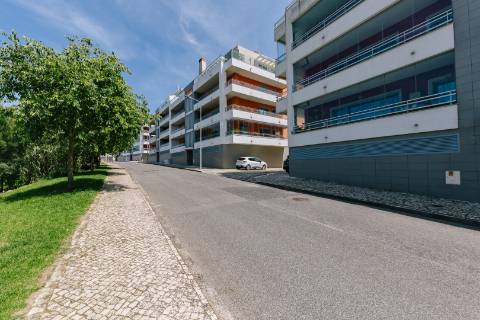 Apartamento T2 Estoril -conforto, espaço e vista desafogada