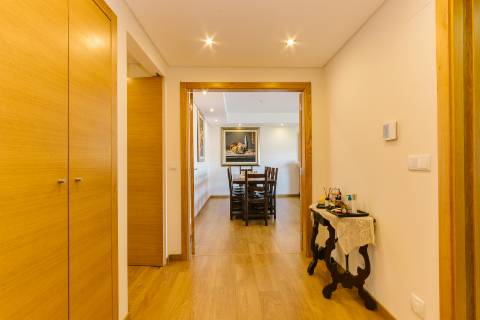 Apartamento T2 Estoril -conforto, espaço e vista desafogada