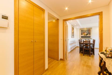 Apartamento T2 Estoril -conforto, espaço e vista desafogada