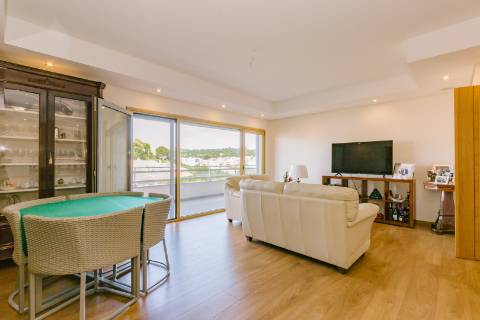 Apartamento T2 Estoril -conforto, espaço e vista desafogada