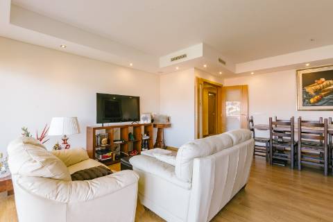 Apartamento T2 Estoril -conforto, espaço e vista desafogada