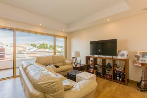 Apartamento T2 Estoril -conforto, espaço e vista desafogada