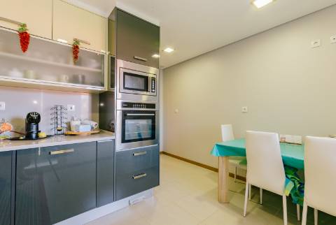 Apartamento T2 Estoril -conforto, espaço e vista desafogada
