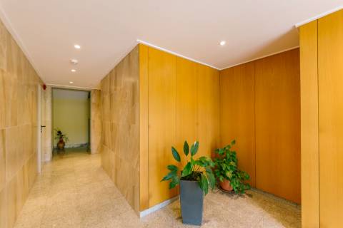 Apartamento T2 Estoril -conforto, espaço e vista desafogada