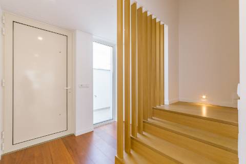 Viva com Estilo em Cascais: Moradia T3+1 com Design Moderno