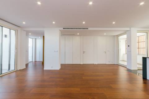 Viva com Estilo em Cascais: Moradia T3+1 com Design Moderno