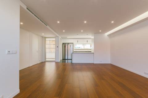 Viva com Estilo em Cascais: Moradia T3+1 com Design Moderno