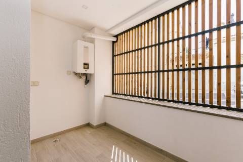 Viva com Estilo em Cascais: Moradia T3+1 com Design Moderno