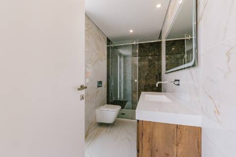 Viva com Estilo em Cascais: Moradia T3+1 com Design Moderno