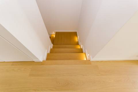 Viva com Estilo em Cascais: Moradia T3+1 com Design Moderno