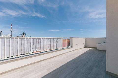 Viva com Estilo em Cascais: Moradia T3+1 com Design Moderno