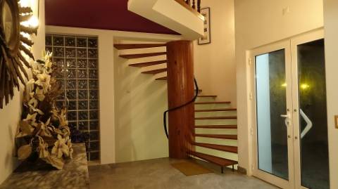 Moradia Oeiras - isolada em lote de 1560m2 T5 + T2