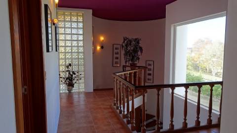 Moradia Oeiras - isolada em lote de 1560m2 T5 + T2