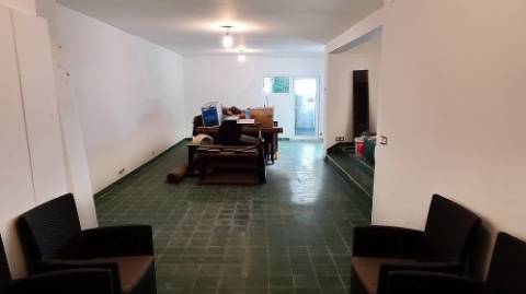 Moradia Oeiras - isolada em lote de 1560m2 T5 + T2