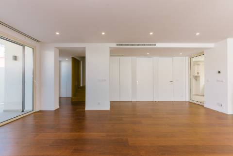 Viva com Estilo em Cascais: Moradia T3+1 com Design Moderno