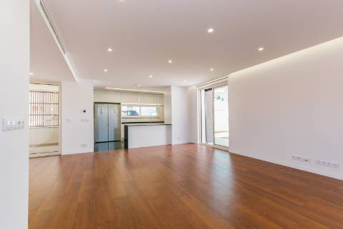 Viva com Estilo em Cascais: Moradia T3+1 com Design Moderno