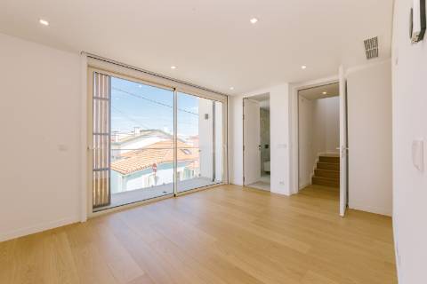 Viva com Estilo em Cascais: Moradia T3+1 com Design Moderno