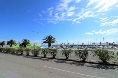 Venda de Prédio para 17 Apartamentos + 6 Espaços Comerciais em Setúbal