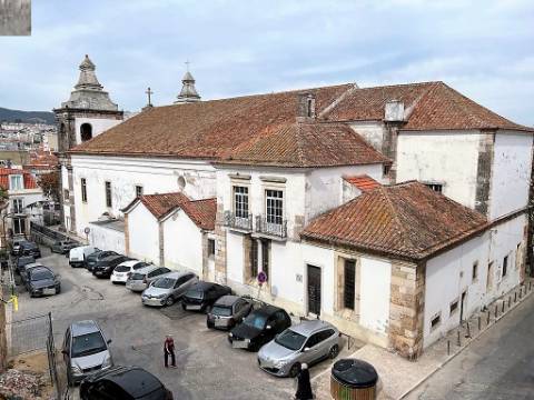 Venda de Prédio para 17 Apartamentos + 6 Espaços Comerciais em Setúbal