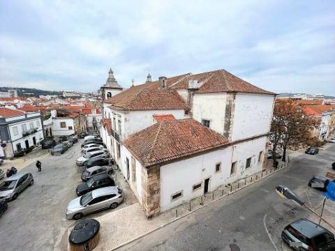 Venda de Prédio para 17 Apartamentos + 6 Espaços Comerciais em Setúbal