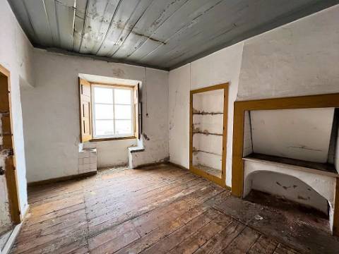 Venda de Prédio para 17 Apartamentos + 6 Espaços Comerciais em Setúbal