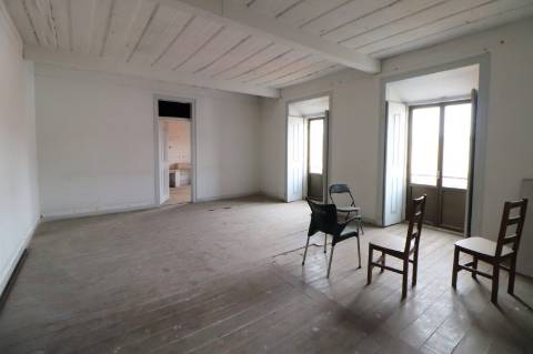 Venda de Prédio para 17 Apartamentos + 6 Espaços Comerciais em Setúbal