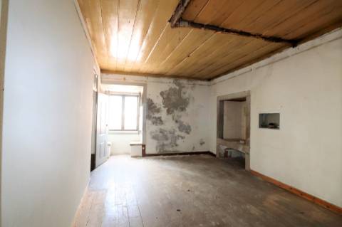 Venda de Prédio para 17 Apartamentos + 6 Espaços Comerciais em Setúbal