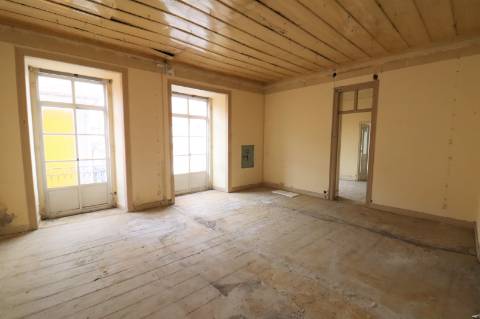 Venda de Prédio para 17 Apartamentos + 6 Espaços Comerciais em Setúbal