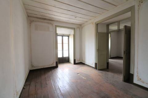 Venda de Prédio para 17 Apartamentos + 6 Espaços Comerciais em Setúbal