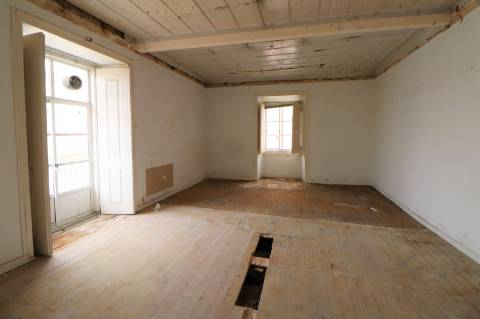 Venda de Prédio para 17 Apartamentos + 6 Espaços Comerciais em Setúbal