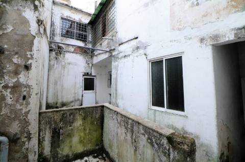 Venda de Prédio para 17 Apartamentos + 6 Espaços Comerciais em Setúbal