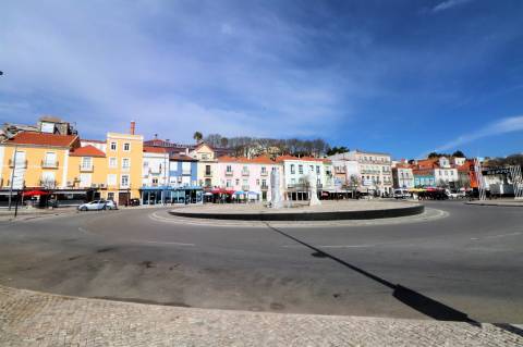 Venda de Prédio para 17 Apartamentos + 6 Espaços Comerciais em Setúbal